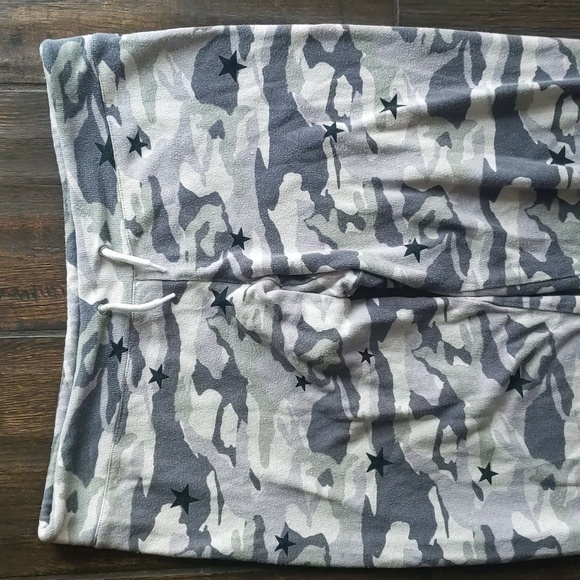 MONROW Camo and Star Print Joggers - Women's Small - Picture 2 of 6